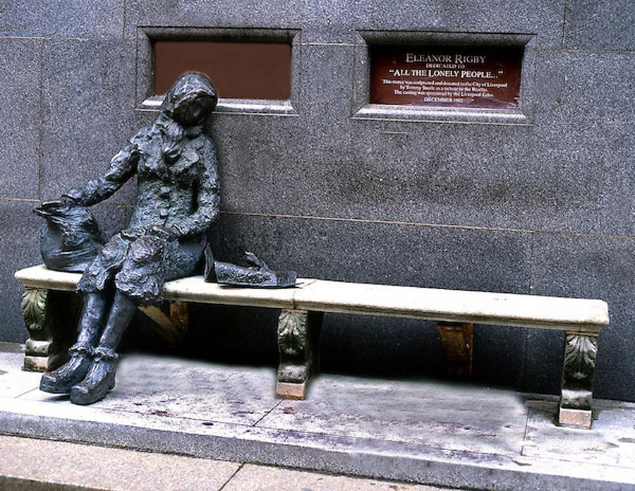 Eleanor-Rigby-statue-1