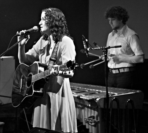 rsz_lizzie_and_vidar_live_black_and_white_photo_by_jennifer_pellegrini rsz_lizzie_and_vidar_live_black_and_white_photo_by_jennifer_pellegrini